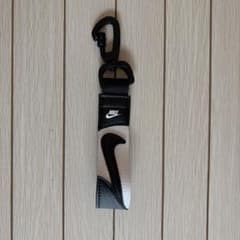NIKE キーホルダー ストラップ ブラック ホワイトのサムネイル