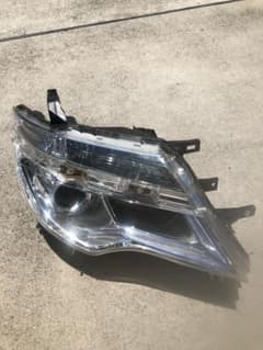 日産　C26　セレナ　後期　右ヘッドライト　ユニットのみ　刻印T　ジャンクのサムネイル