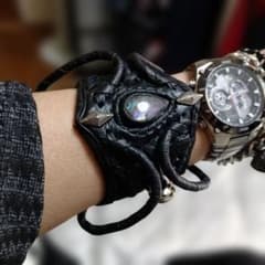 KMRii風•ユニークな黒いレザーブレスレット KMRii風•ユニークな黒いレザーブレスレット