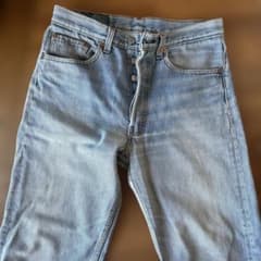 リーバイス 501ライトブルー ストレートデニム 膝ダメージあり - メルカリ
