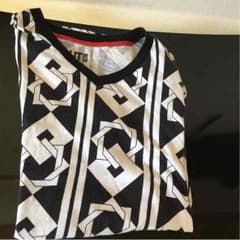 UNIQLO デザインTシャツのサムネイル