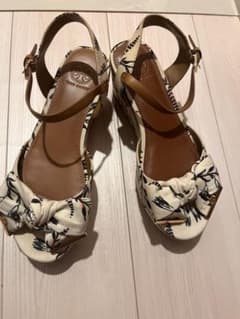 バ*ナ様 TORY BURCH ウェッジソールサンダル 花柄のサムネイル