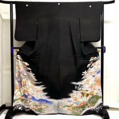 アンティーク　黒留袖　五つ紋　刺繍　椿　松竹梅　着物　084a d 黒留袖 アンティーク 五つ紋 金駒刺繍 刺繍 松竹梅 御所車 着物 016tz