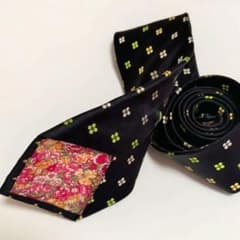 【美品】Paul Smith ポールスミス ネクタイ 黒 裏地ローズプリントのサムネイル