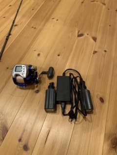 電動リール　ダイワバッテリー2個　充電器のサムネイル