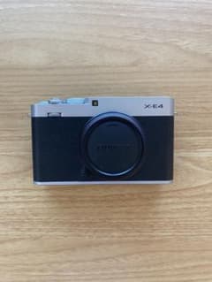 富士フイルム FUJIFILM X-E4 シルバー F X-E4-S  超美品のサムネイル