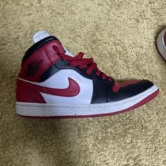 Nike Air Jordan 1 赤/黒/白 ハイカットのサムネイル