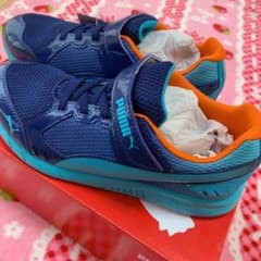 新品未使用  PUMA スニーカー ☆ 22.5cmのサムネイル