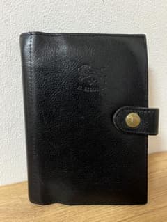 IL BISONTE ブラックレザー手帳カバーのサムネイル