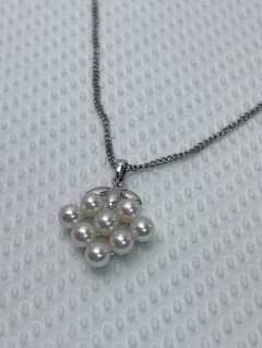 Excellent condition MIKIMOTO Akoya pearl necklace with grape motif.