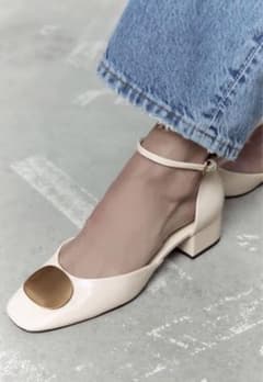 新品⭐︎ZARA⭐︎ブロックヒール　ビジューシューズ⭐︎ ザラのサムネイル