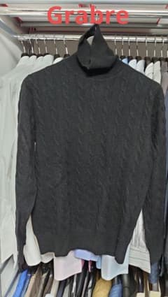 【ケイショウ様専用】Grabre カシミア100% ケーブル編みニットのサムネイル