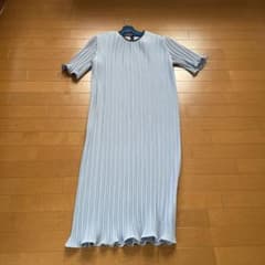 水色プリーツ加工ワンピースのサムネイル