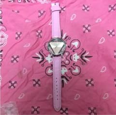 腕時計ピンク三角！可愛い！新品未使用！最安値！のサムネイル