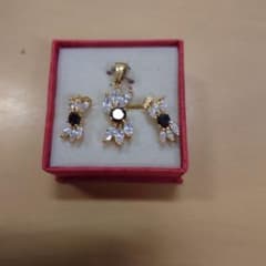 結婚式など　ペンダントとイヤリングのセットのサムネイル