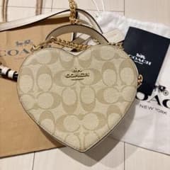 COACH ハート型ショルダーバッグ ベージュ コーチ ショッパー、巾着 