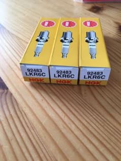 新品未使用NGKプラグ　LKR6C  3本セットのサムネイル