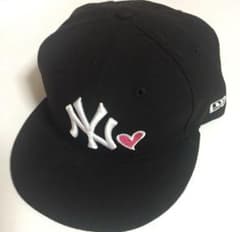 NY NEWERA ロゴ ハート刺繍 黒キャップのサムネイル