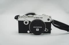 OLYMPUS PEN-F