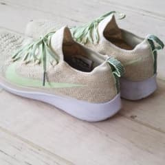 NIKE　スニーカーのサムネイル