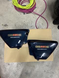 スズキ GS550E サイドカバー エンブレム付きgs gsx - メルカリ