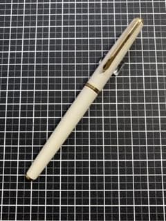PILOT LADY WHITE SAKURA 万年筆　字幅F PILOT LADY WHITE SAKURA 万年筆 字幅F - メルカリ