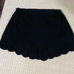 黒のショートパンツのサムネイル