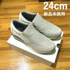 【新品未使用】MARIKA ビジュー付きスニーカー LL 4E 24cm 灰色のサムネイル