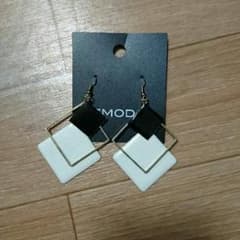 EMODA ピアスのサムネイル