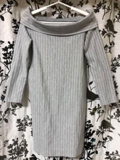 セシルマクビー オフショルワンピース Mサイズ 美品のサムネイル