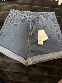 新品未使用　デニムショートパンツのサムネイル