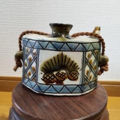 沖縄の陶芸家島袋常秀の花瓶 沖縄陶器 壺屋焼 島袋常戸さんの抱瓶 徳利・花瓶 在銘あり - メルカリ
