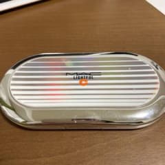 M・A・C ライトフル C+ SPF 30 ファンデーション コンパクトのサムネイル