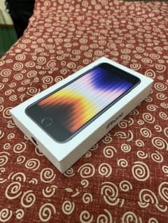 iPhone SE 第3世代 ミッドナイト ブラック 64GB 一括購入品 新品のサムネイル