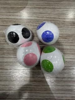 ヨッシー めじるしアクセサリー カプセル付き ガチャ 緑　黒　青　ピンクのサムネイル