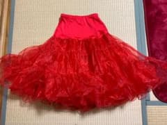 パニエ 赤 ドレスのサムネイル