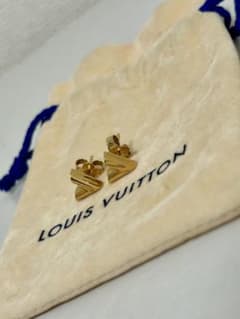 【Louis Vuitton】ピアス（エセンシャルV）のサムネイル