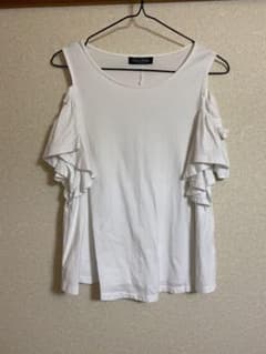 肩出しトップスのサムネイル