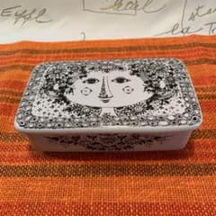 ビヨンヴィのブラッド　レアなビンテージニモール窯の激可愛い少女柄バターケース！ ビヨンヴィンブラッド 激レアローゼンタール社のビンテージバター