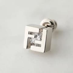 Fendi ロゴデザイン ピアス(片耳用) - メルカリ