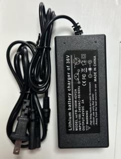 新品未使用 36V リチウムバッテリー充電器 SZ YB-100W-42V2A。のサムネイル