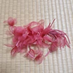 ピンク シフォン 花モチーフ コサージュのサムネイル