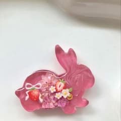 再販△】レジン ヘアゴム うさぎ いちご ピンク◡̈♥︎マーブル - メルカリ