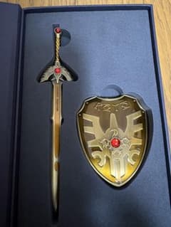 ドラクエ40周年限定⭐️メタリックアイテムズギャラリー ロトの剣＆盾