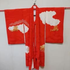 お宮参り用 古典 赤に豪華な金糸の御所車の刺繍 - メルカリ