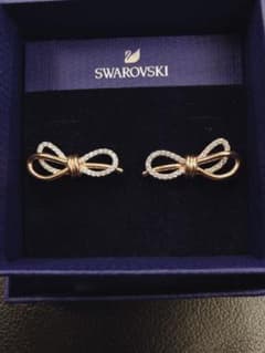 SWAROVSKI 新作ピアス リボンのサムネイル