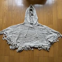 セシルマクビー　ポンチョ　アクリルのサムネイル