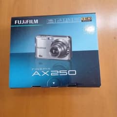 FUJIFILM FinePix AX250 本体とおまけのサムネイル