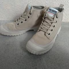 PALLADIUM 防水ベージュスニーカー