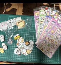 いろいろなちいかわ キーホルダー はさむんです シールセットのサムネイル
